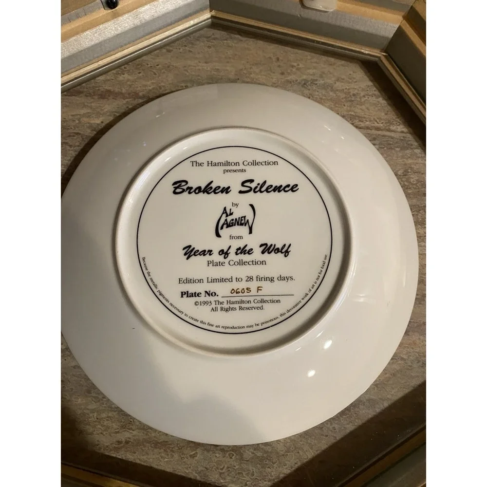 Hamilton Coll. Framed Plate Broken Silence Year Of The Wolf Collection #0605F